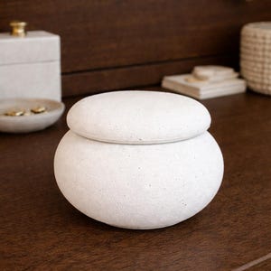 Salero de hormigón, pequeño recipiente universal para guardar objetos pequeños, minimalista, joyero pequeño con tapa.
