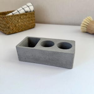 Hållare för elektrisk tandborste i betong, modern bänkorganisatör i badrum, minimalistisk toalettbricka i cement, modern badrumsinredning bild 19