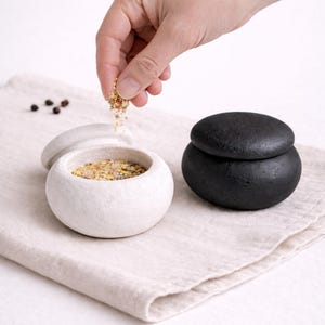 Black & White Concrete Pinch Pots with Lid, Scandinavian Salt and Pepper Bowls, Industrial Spice Keeper, Salt Cellar, Pepper Box, Spice Jar