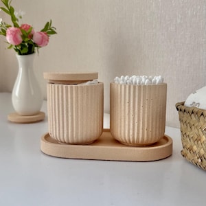 Concrete Bathroom Set with Tray – Minimalist Beige Cement Jars for Cotton Pads & Q-tips – Japandi Style Vanity Organizer – Calm Natural Deco