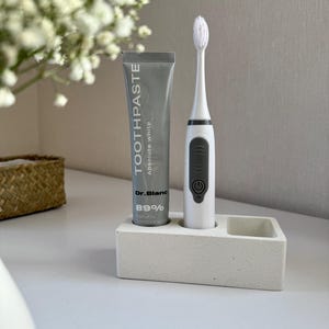 Hållare för elektrisk tandborste i betong, modern bänkorganisatör i badrum, minimalistisk toalettbricka i cement, modern badrumsinredning bild 17