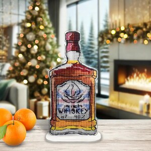 Kit de point de croix de bouteille de whisky sur plastique perforé - Décoration de bar à faire soi-même, mini ornement, cadeau fait main pour lui - LX-040