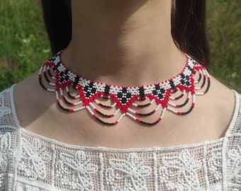 Handgemaakte Oekraïense ketting, traditionele sylanka kralen, rood zwart wit