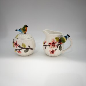 Corner Ruby Botanical Collection Zucker- und Milchkännchen-Set, Zuckerdose mit Vogelmotiv, Kirschblüten-Milchkännchen, nicht mehr verfügbar