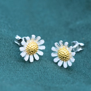Daisy Flower Silver Stud Earrings