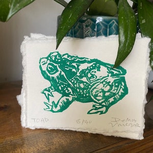 Toad woodcut (green)