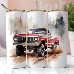 Puede incluir: Tres vasos blancos de acero inoxidable con una camioneta roja vintage conduciendo a través de una escena de bosque de acuarela. La camioneta tiene una parrilla negra y neumáticos negros.