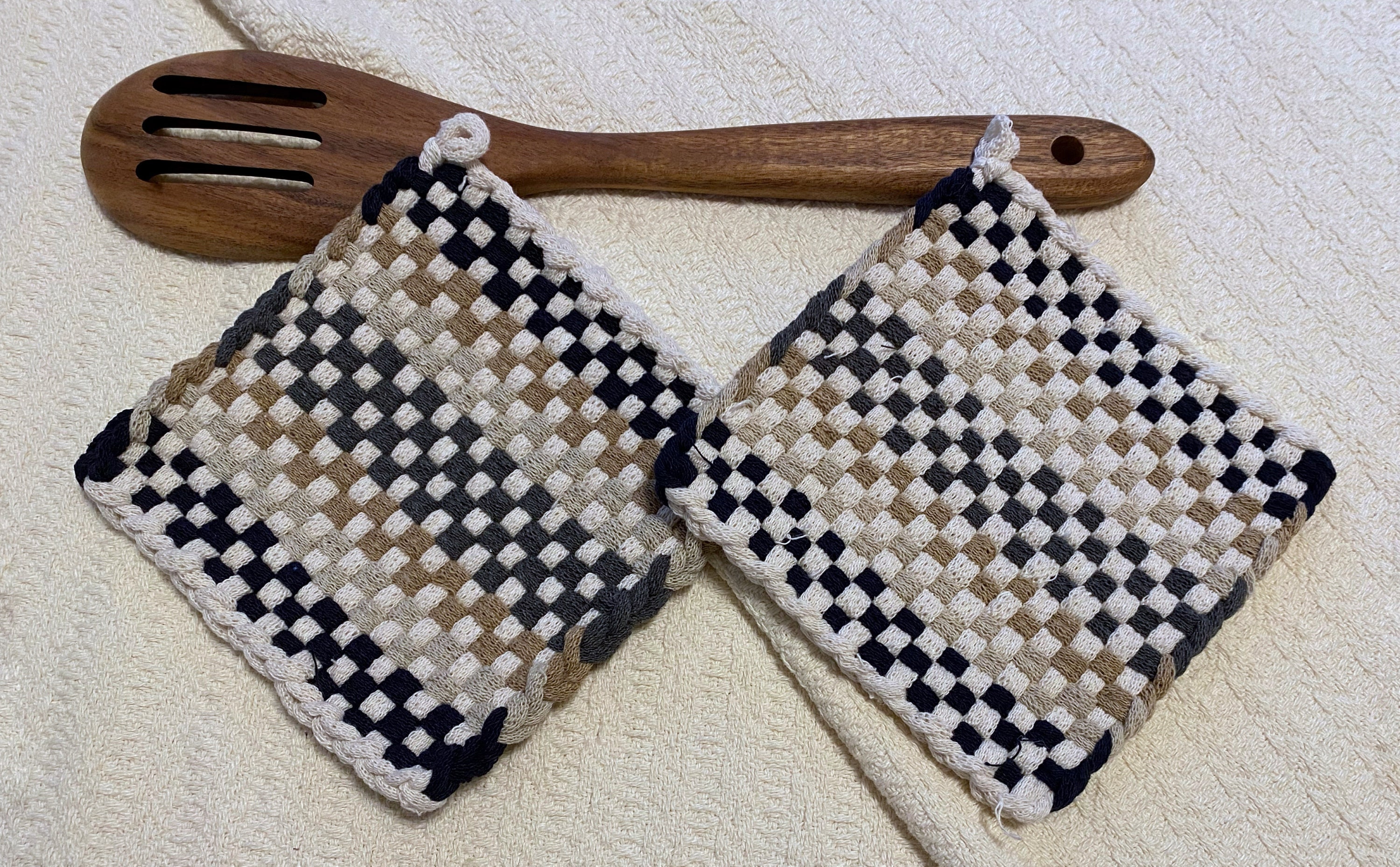 Pot Holder Weaving Loom, 7 Basic or Deluxe Kit 