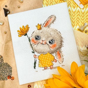 Bunny de prinses met gele bloem kruissteekpatroon baby konijntje in kroon pdf en SAGA-tabel konijn meisje in jurk | Het is een meisje