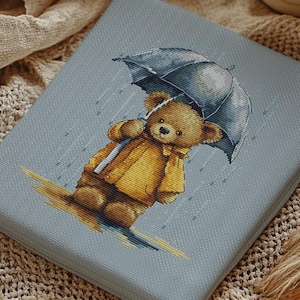 Teddybeer met kruissteekpatroon | Babybeer in gele regenjas PDF en SAGA-tabel | Herfstgeklede beer | Regenachtige herfst | Dier: