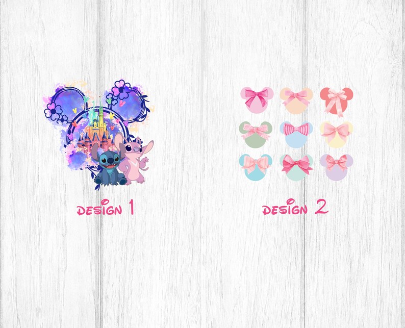 Puede incluir: Dos dise&ntilde;os sobre un fondo de madera blanca. El dise&ntilde;o 1 presenta un personaje de dibujos animados azul y rosa con un castillo y detalles florales. El dise&ntilde;o 2 muestra nueve cabezas con forma de rat&oacute;n con lazos coloridos. El texto "DESIGN 1" y "DESIGN 2" est&aacute; debajo.