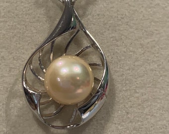 Freshwater Pearl Pendant/Necklace