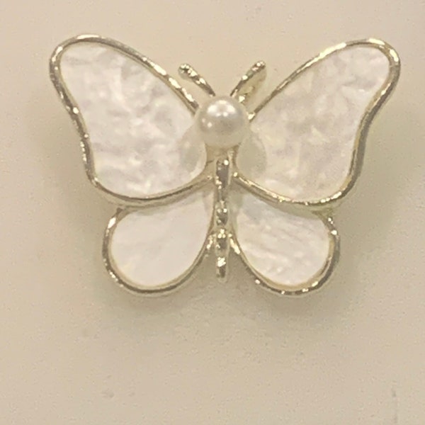 Freshwater Pearl and Mother of Pearl Butterfly Brooch/pendant