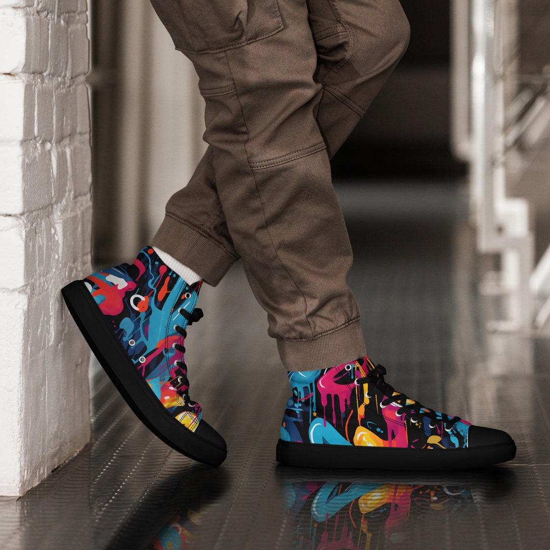 Graffiti Backdrop Print Men's Low Top Shoes