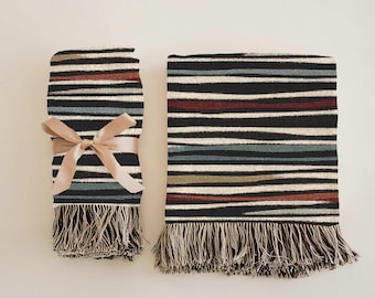 Manta tejida moderna a rayas, 100 % algodón, acogedora manta de sofá bohemia con flecos, decoración del hogar en tonos tierra neutros, cubrecama de rayas tenues.