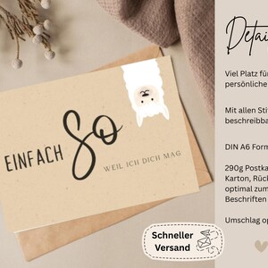 Könnte beinhalten: Eine beige Postkarte mit einer weißen Lama-Illustration und dem deutschen Text "EINFACH SO WEIL ICH DICH MAG" in schwarzer Schreib- und Druckschrift. Die Karte liegt auf einem passenden Umschlag, ergänzt durch Textdetails auf der rechten Seite.