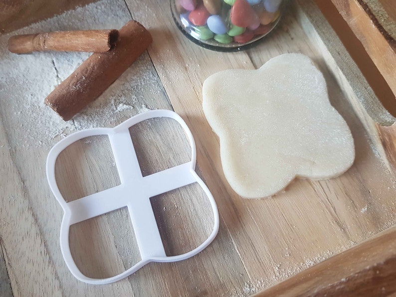 BN Biscuits Cookie Cutter BN Fond