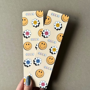 Retro Smiley Bookmark Book Lover Gift Bookmark Retro Friendship Bracelet Inspired Bookmark Bookworm Gift Smiley Face Bookmark Cozy Bookmark