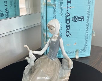 Lladro 4660 Shepherdess - Dove Porcelain Figurine 6.5" | Signed, Vintage Spanish Collectible in Original Box