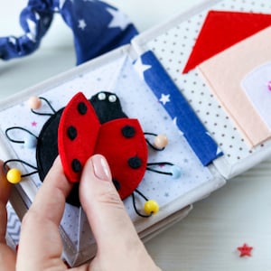 Rustig boek MINI voor kind 5 maanden - 1,5 jaar / montessorispeelgoed voor peuters / kinderwagenboek / druk boek en viltbord voor baby 6 maanden