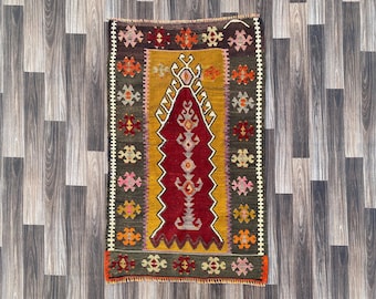 Vintage Anatolian Prayer Kilim – Tree-of-Life Mihrab, Elibelinde Borders – Hand-Woven Wool Flatweave