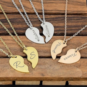 Halskette mit Gravur Split Hearts, personalisierte benutzerdefinierte Namen, spezielles Wortgeschenk, Schmuck mit Gravur für sie, Anhänger für Love Heart Sharing