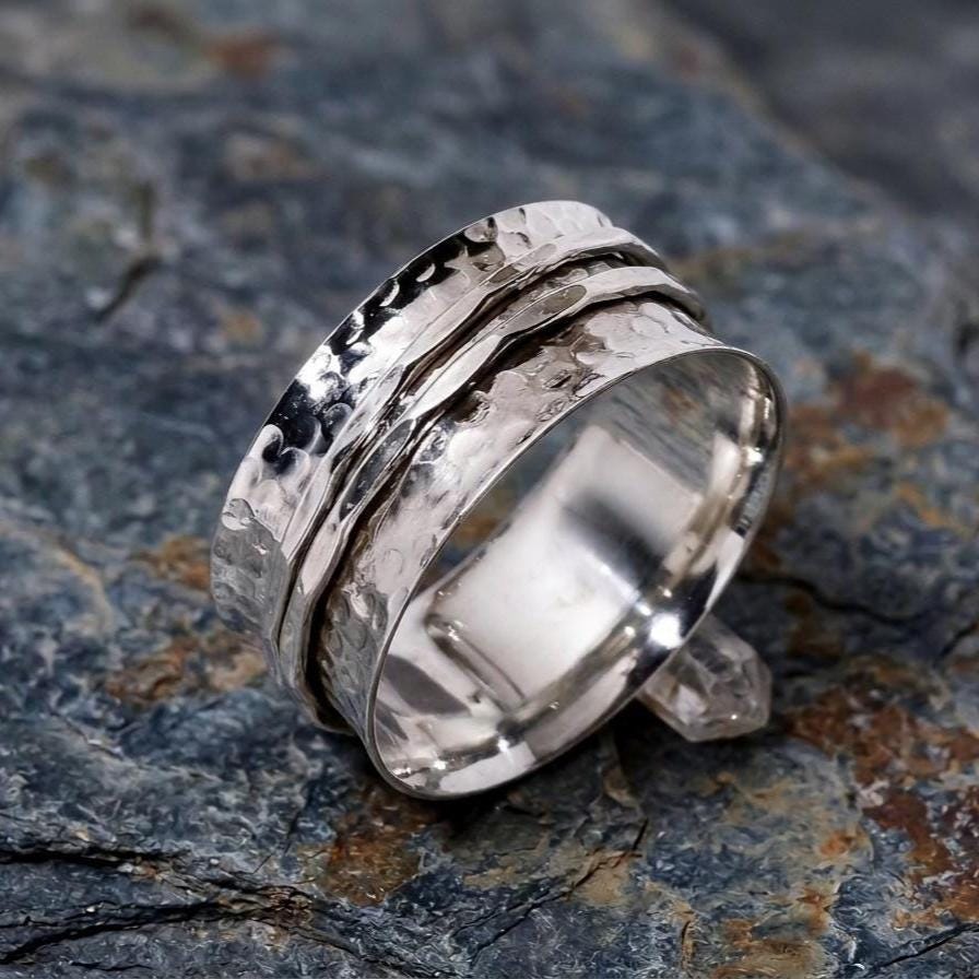 vintage hammered silver spinner ring
