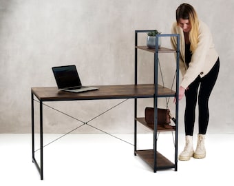 Veelzijdig bureau in loftstijl met planken • Industrieel ontwerp • Houten massief tafelblad op zwart stalen onderstel • Verouderde eiken afwerking • Kastdecor