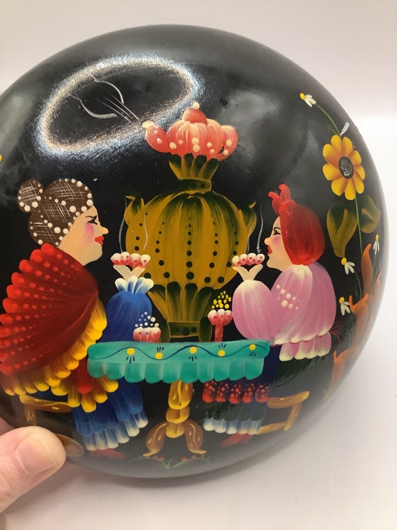 Vintage hand painted Russian lacquered round box - image 4