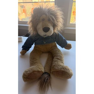 Può includere: Un set di tre tazze in ceramica con finitura opaca e macchiettata. Le tazze sono nei toni del crema, grigio chiaro e grigio scuro. Ogni tazza ha un design minimalista, perfetto per caffè o tè.