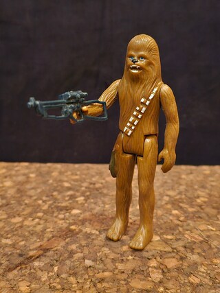 Hasbro Star Wars Saga Legends: Action Figure Di Chewbacca Con Moneta Da Collezione (12 Cm)