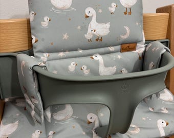 Dwuczęściowy zestaw wodoodpornych poduszek Stokke Tripp Trapp Baby Set gąski szałwiowe