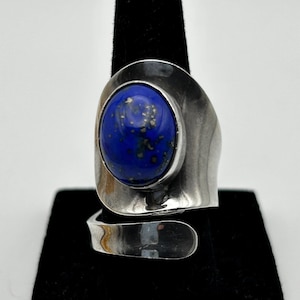 Vintage 1970s Lapis Lazuli Sterling Silver Ring - Handcrafted Boho Statement Ring - Shimmering Pyrite Southwestern Style - Size 8.5 image 1
