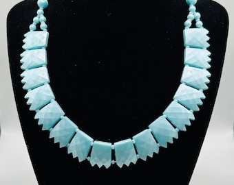 Gargantilla acrílica azul cielo de ensueño - Circa 1950, mediados de siglo