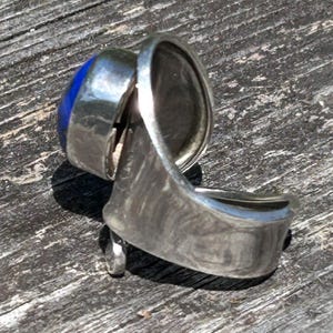 Vintage 1970s Lapis Lazuli Sterling Silver Ring - Handcrafted Boho Statement Ring - Shimmering Pyrite Southwestern Style - Size 8.5 image 8