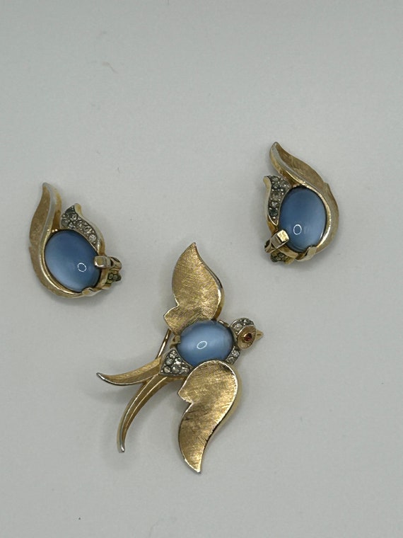 Crown Trifari 1960s Swallow Brooch and Earring Set With Blue Faux