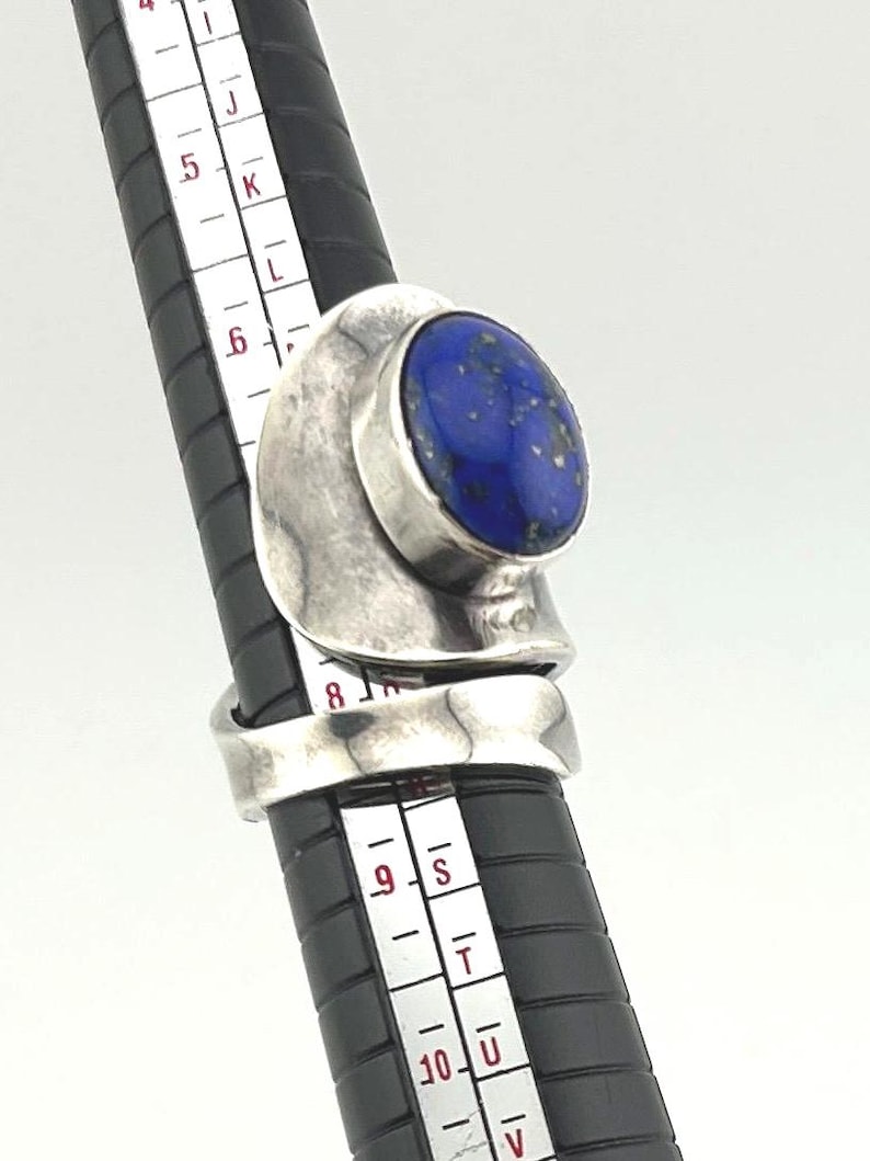 Vintage 1970s Lapis Lazuli Sterling Silver Ring - Handcrafted Boho Statement Ring - Shimmering Pyrite Southwestern Style - Size 8.5 image 3