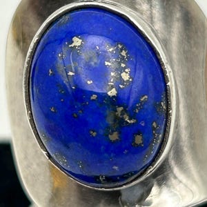 Vintage 1970s Lapis Lazuli Sterling Silver Ring - Handcrafted Boho Statement Ring - Shimmering Pyrite Southwestern Style - Size 8.5 image 2