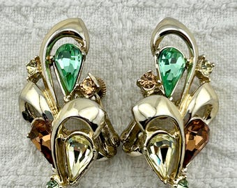 Pendientes vintage Coro - Cierre de palanca con rosca - Gemas de cristal que brillan bajo luz ultravioleta - Tono dorado - Marca del fabricante grabada - Circa 1950