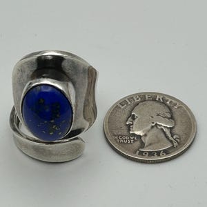 Vintage 1970s Lapis Lazuli Sterling Silver Ring - Handcrafted Boho Statement Ring - Shimmering Pyrite Southwestern Style - Size 8.5 image 5