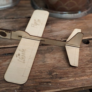 Planeador de madera Flyer archivos cortados con láser madera de tilo Balsa 2mm