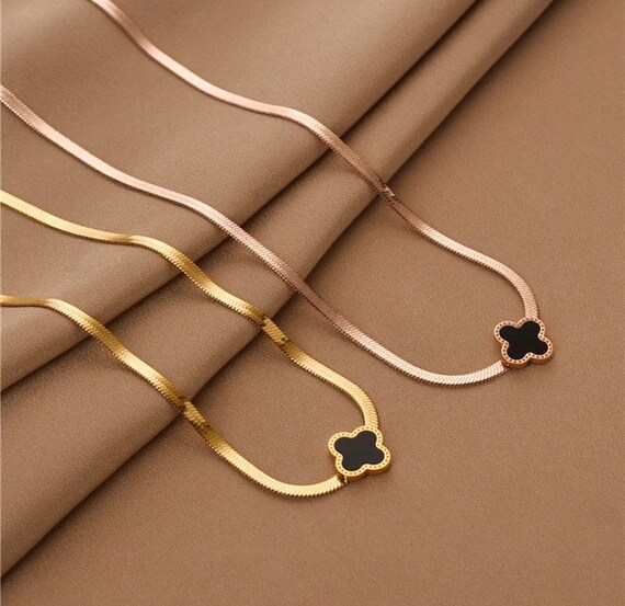 Four Leaf Clover Necklace, Mother of Pearl, Wedding Pendant