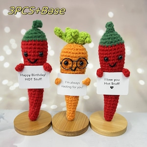 Crochet Carrot/Chilli,Customize a hot and spicy birthday gift, and execute personalized carrots and chili peppers as your birthday gift