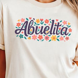 T-shirt Abuelita, Comfort Colors T-shirt cadeau voor oma, Gender Reveal-cadeau voor Abuela, Moederdag-shirt, nieuw Abuelita-shirt met bloemen