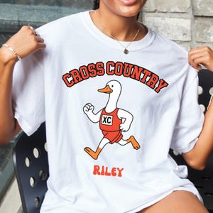 T-shirt de cross-country personnalisé, t-shirt d&#39;oie personnalisé aux couleurs de confort, cadeau de coureur de lycée ou d&#39;université, t-shirt d&#39;équipe de course, cadeau de groupe