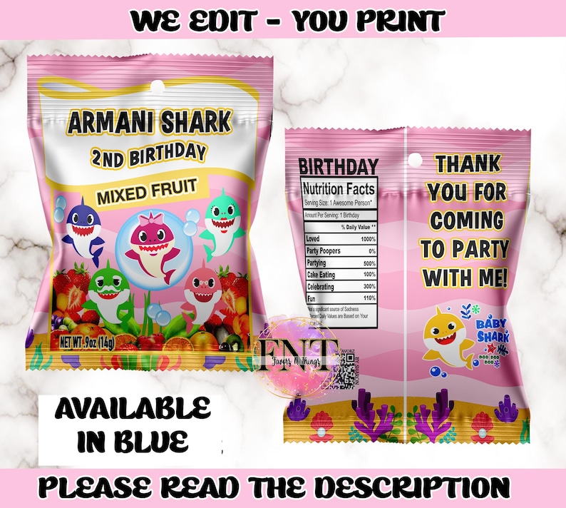 Może przedstawiać: R&oacute;żowa i biała torebka z cukierkami z napisem "Armani Shark 2nd Birthday". Prz&oacute;d zawiera ilustracje rekin&oacute;w i mieszane owoce. Tył m&oacute;wi "Dziękuję za przybycie na imprezę ze mną!" i zawiera informacje o wartości odżywczej. Waga netto 14g.
