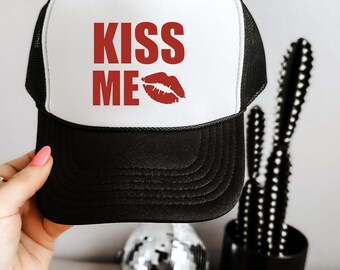Sexy Airbrushed Trucker Hat With Kiss Heart and Lips - Etsy display picture 2