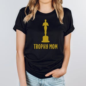 Trophy Mom Gold Award Crewneck Short Sleeve Shirt, Best Mom Hollywood Red Carpet Award T-Shirt, Mother&#39;s Day Gold Trophy Mom Best Mom Tee
