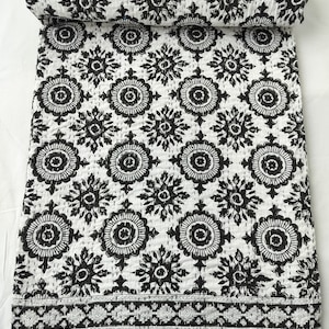 Schwarz-Weiß-Quilt Schwarz-Weiß-Tagesdecke, schwarze Blumen-King-Size-Bettwäsche, werfen, Schwarz-Weiß-Quilt schwarz und weiß fertig handgefertigt