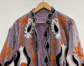 Handgefertigte lange Samt-Robe: Boho Floral gestickte Suzani lange Jacke